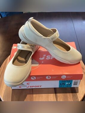 J Sport Mary Jane cushioned walking shoes. Melody Adjustable NIB